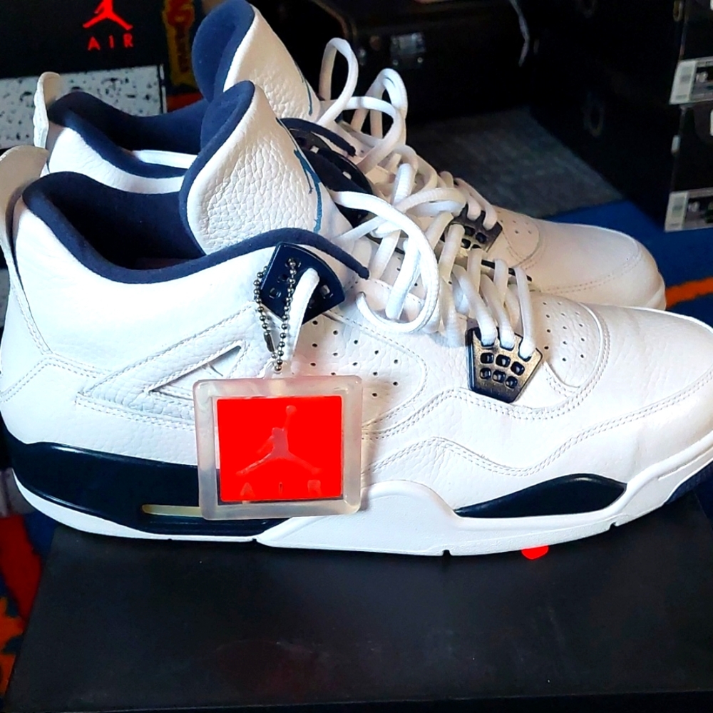 Jordan 4s - Picture 3 of 4